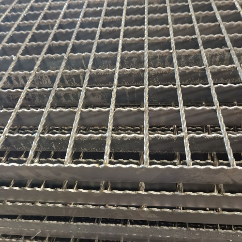 電廠(chǎng)用平臺(tái)鋼格板鋼格柵板的選材指南與性能