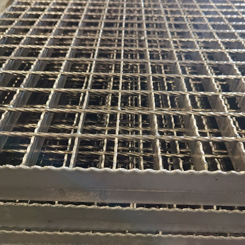 電廠(chǎng)用平臺(tái)鋼格板鋼格柵板的選材指南與性能