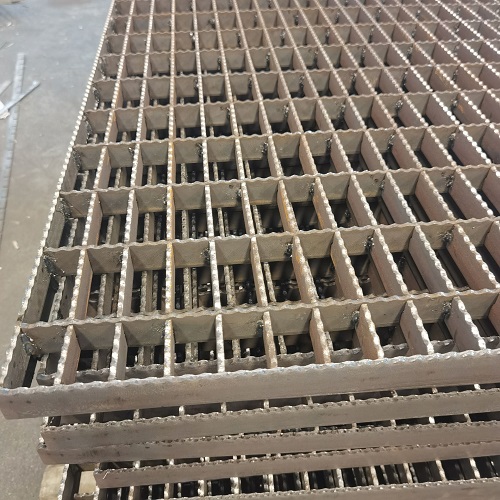 齒形平臺鋼格柵鋼格板的特性、應(yīng)用和可靠性