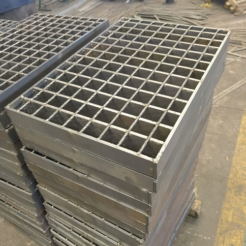 車間用平臺(tái)鋼格柵鋼格板需要考慮哪些因素