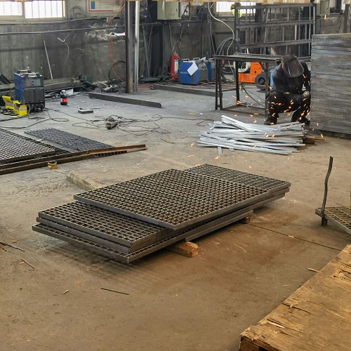 平臺(tái)鋼格板鋼格柵在戶(hù)外環(huán)境中的完美表現(xiàn)