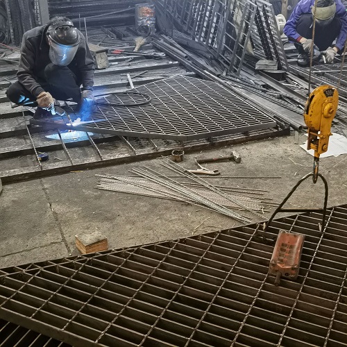 項(xiàng)目平臺鋼格柵板防腐與防滑措施解析
