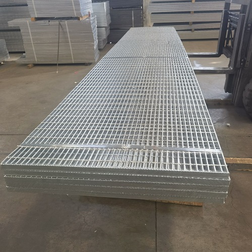 鍍鋅平臺鋼格板抗滑與防腐特性解析