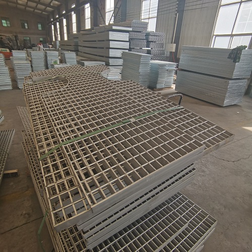 橋梁檢修通道鋼格板：如何兼顧輕量化與高強(qiáng)度？