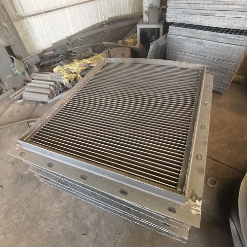 光伏電站鋼格板支架方案：耐候性+易維護！