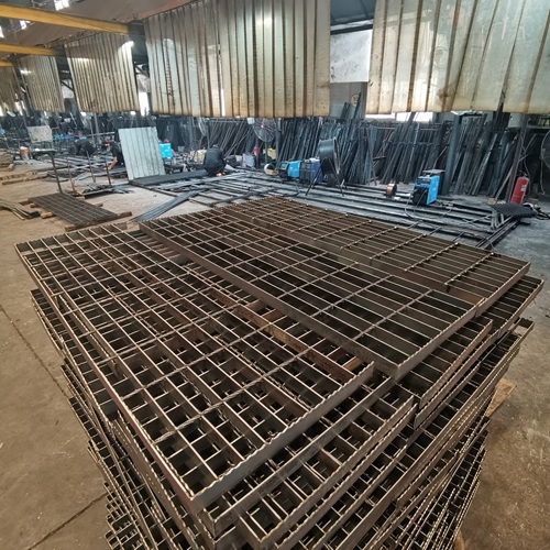 鋼格板是如何實現(xiàn)快速排水的