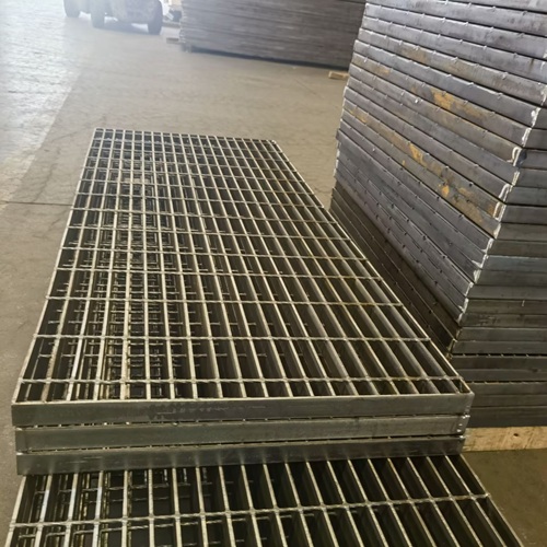 鋼格板在音樂(lè)節(jié)舞臺(tái)搭建中的妙用