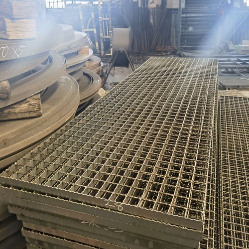 鋼格板在音樂(lè)節(jié)舞臺(tái)搭建中的妙用