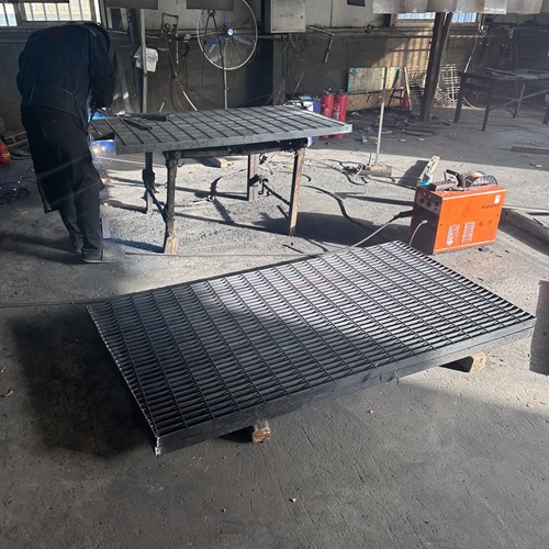 鋼格柵板運(yùn)輸和堆放有哪些禁忌