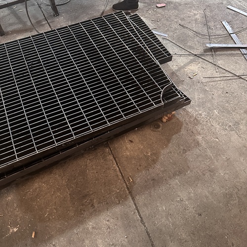 鋼格板在冷鏈倉(cāng)庫(kù)的應(yīng)用，防滑耐低溫太實(shí)用