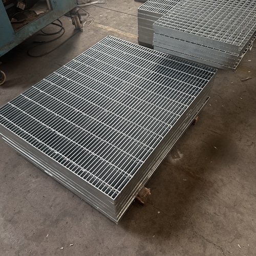 音樂節(jié)舞臺(tái)離不開鋼格板，輕便承重雙達(dá)標(biāo)